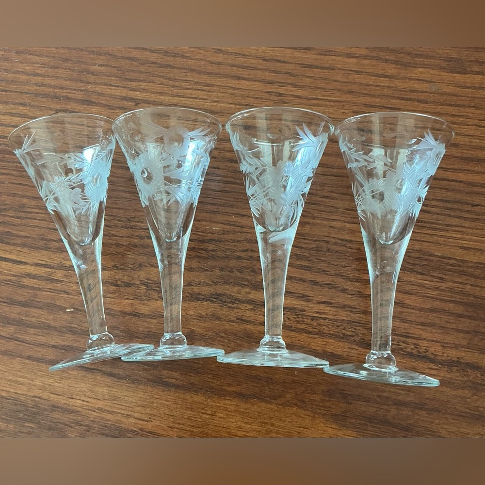 Set of 4 vintage trumpet-shaped sherry glasses
